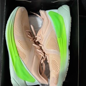 Like new Lululemon Blissfeel women’s running shoes/sneakers in beige & green 8.5